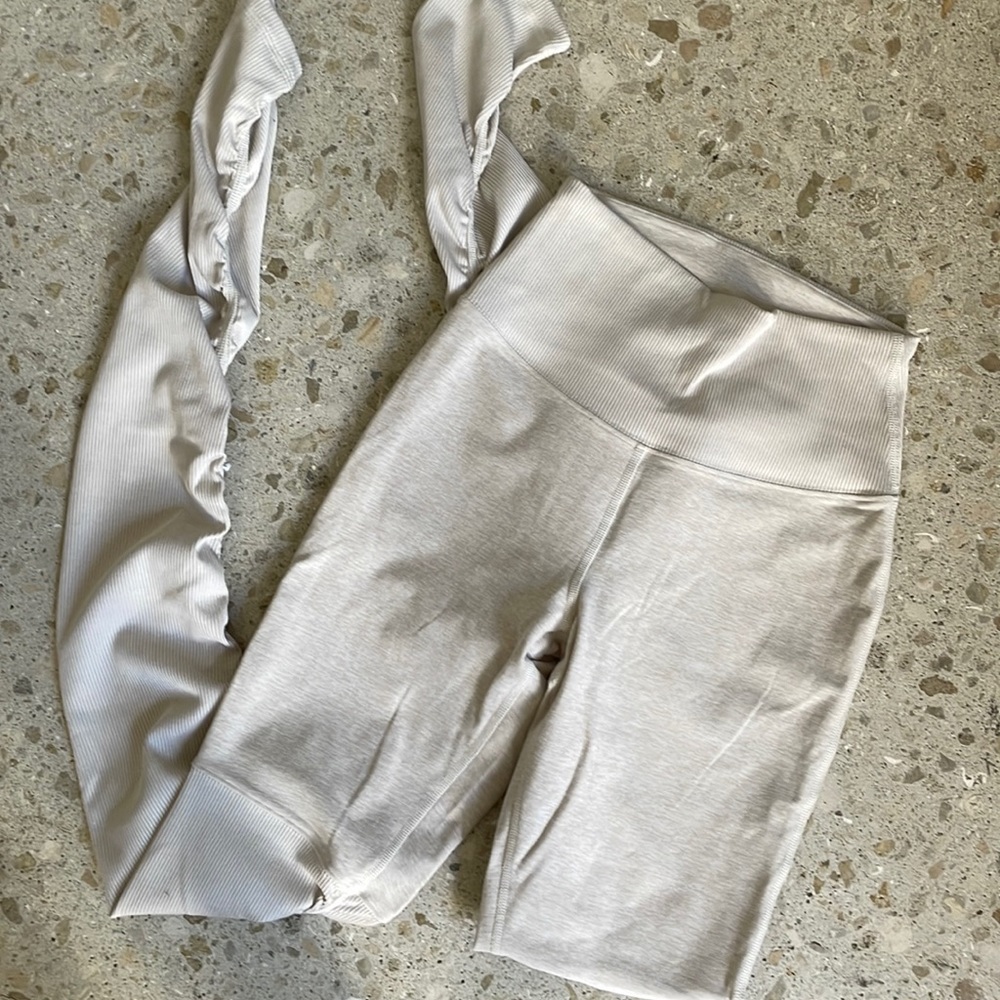 ALO YOGA LEGGINGS
